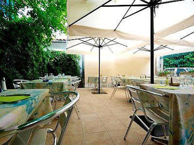 Logis Hôtel Restaurant Métropole Mirande  Exterior foto